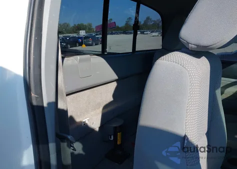 2011 Toyota Tacoma z USA, uszkodzony, nr VIN 5TFPX4EN5BX006148